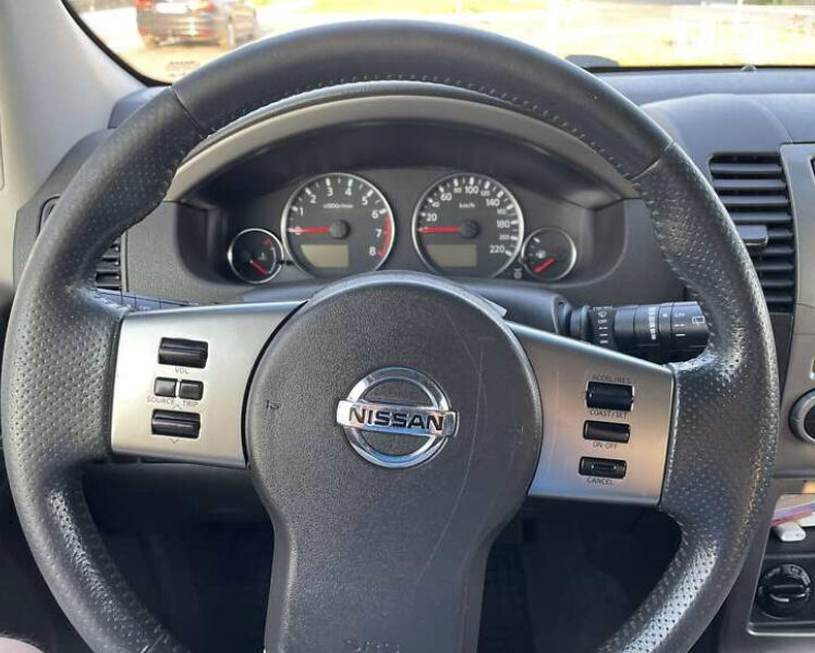 Нісан Патфайндер (Nissan Pathfinder)