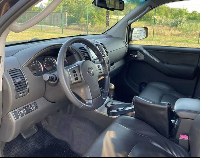 Нісан Патфайндер (Nissan Pathfinder)