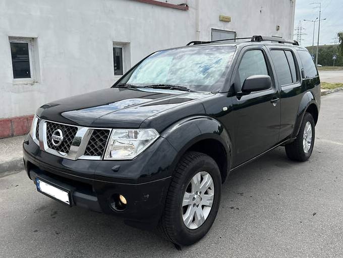 Нісан Патфайндер (Nissan Pathfinder)